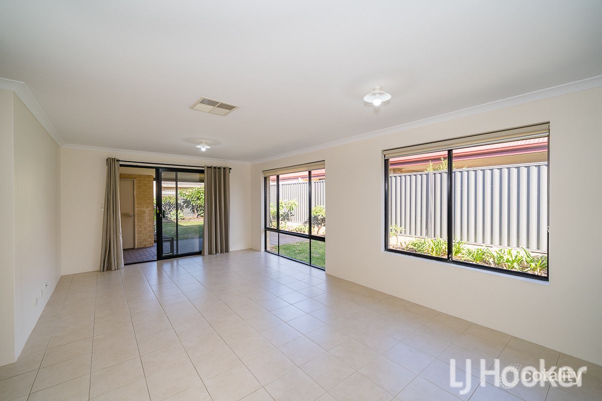 8 Pyrenees Pkwy, Baldivis, WA 6171