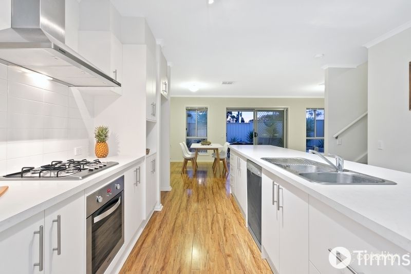 11 Griffiths Dr, Moana, SA 5169