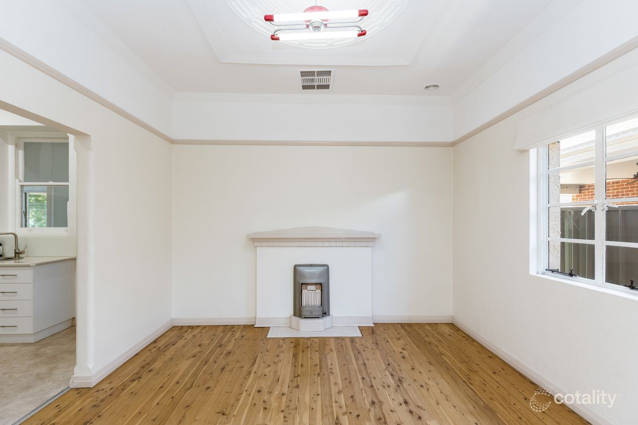 82 Railway St, Turvey Park, NSW 2650