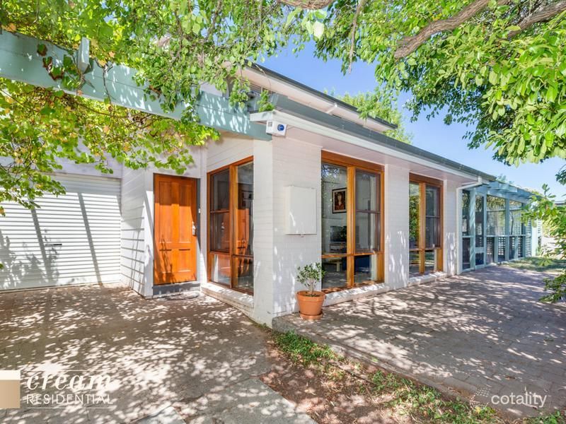 16 Robertson St, Curtin, ACT 2605