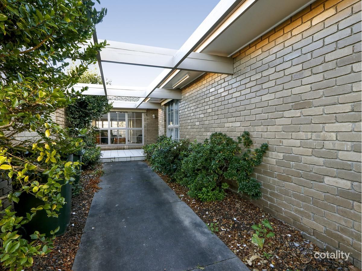 18 Alameda Dr, Sale, VIC 3850