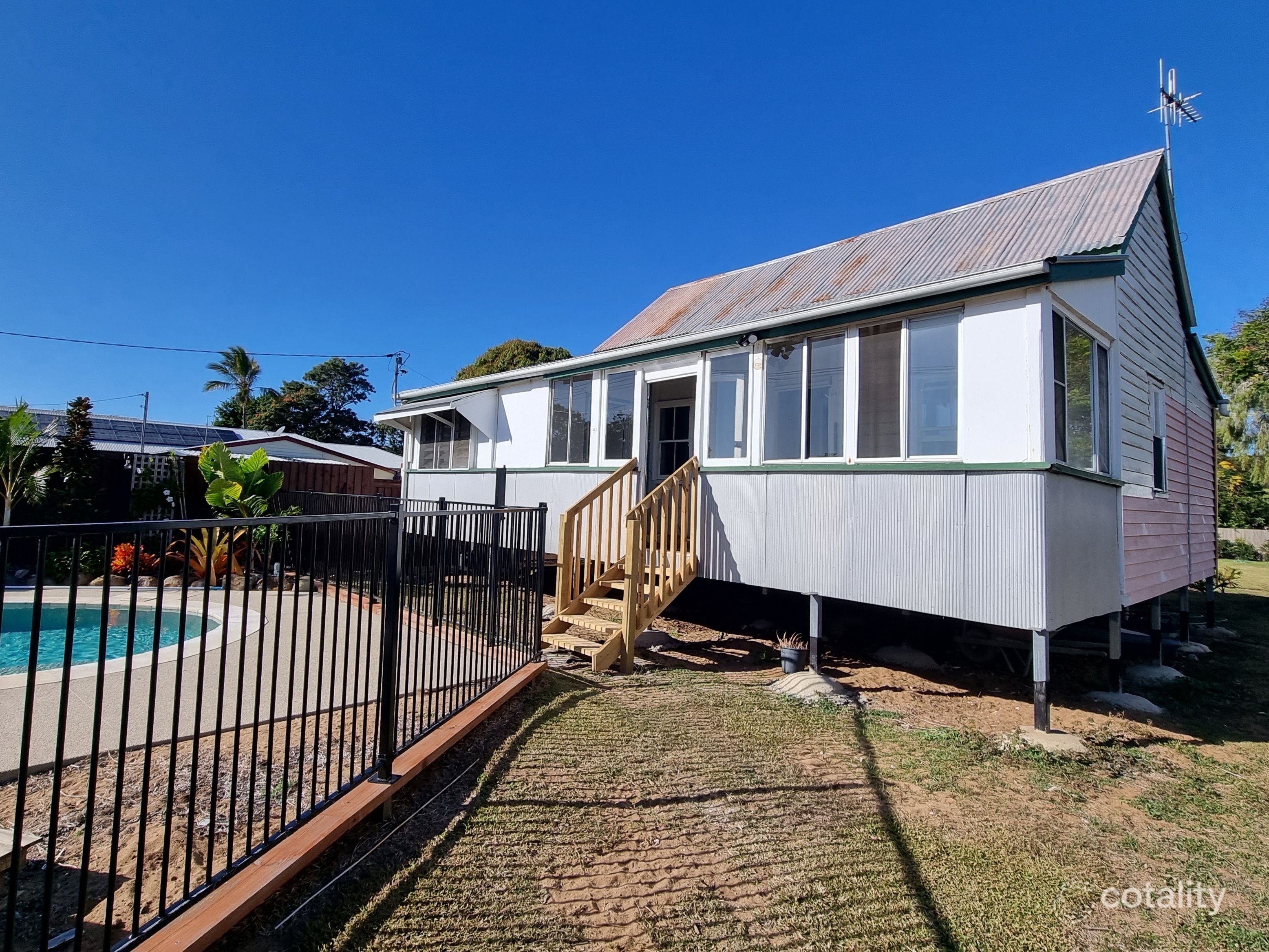 32 Harbour Esp, Burnett Heads, QLD 4670