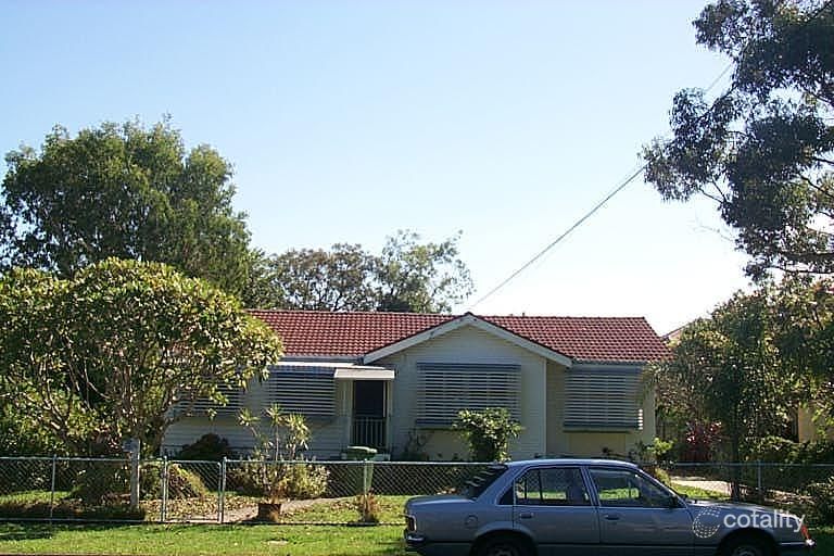 11 Samuel St, Woody Point, QLD 4019