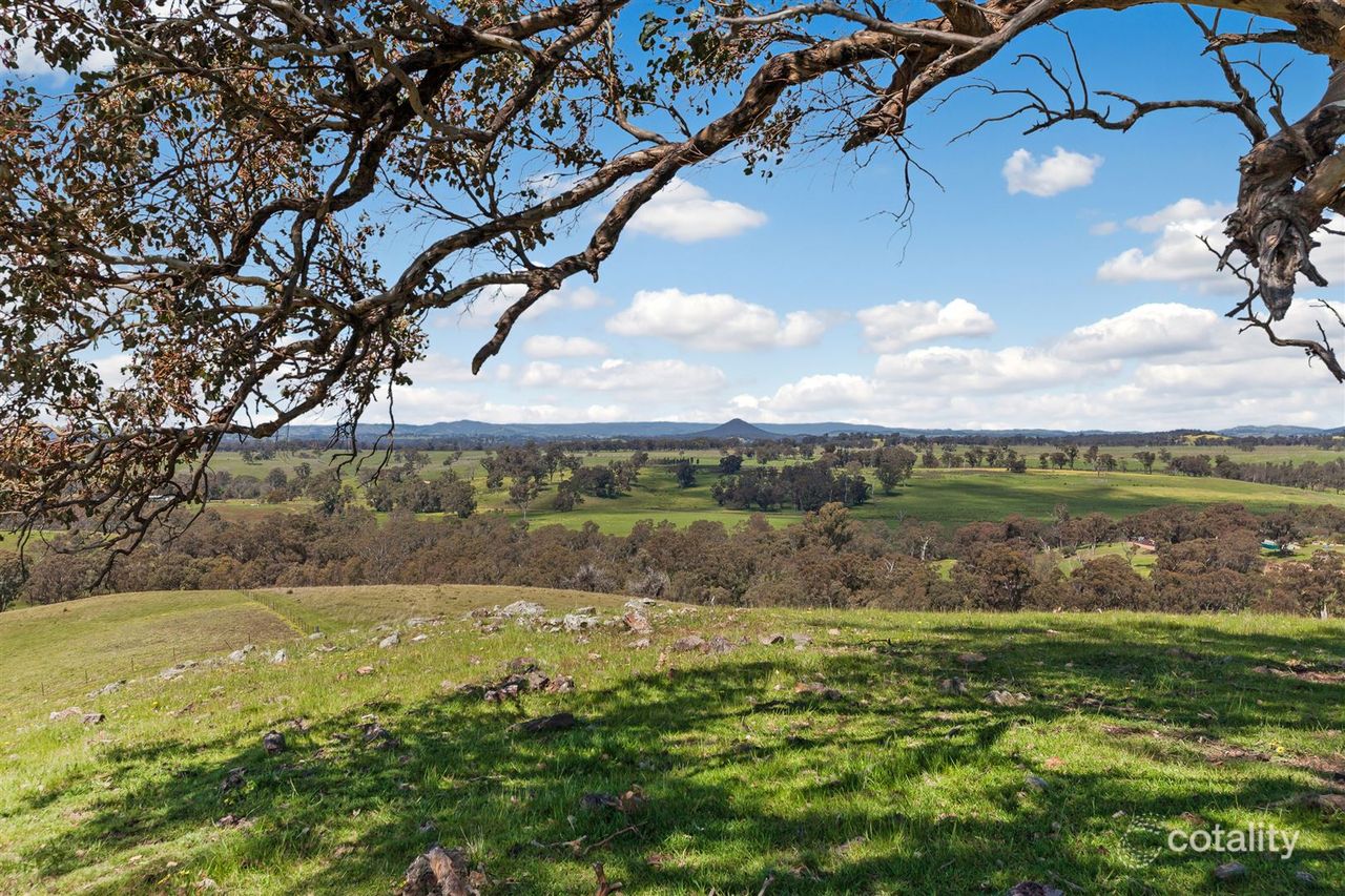 5 Chapmans Rd, Glenaroua, VIC 3764