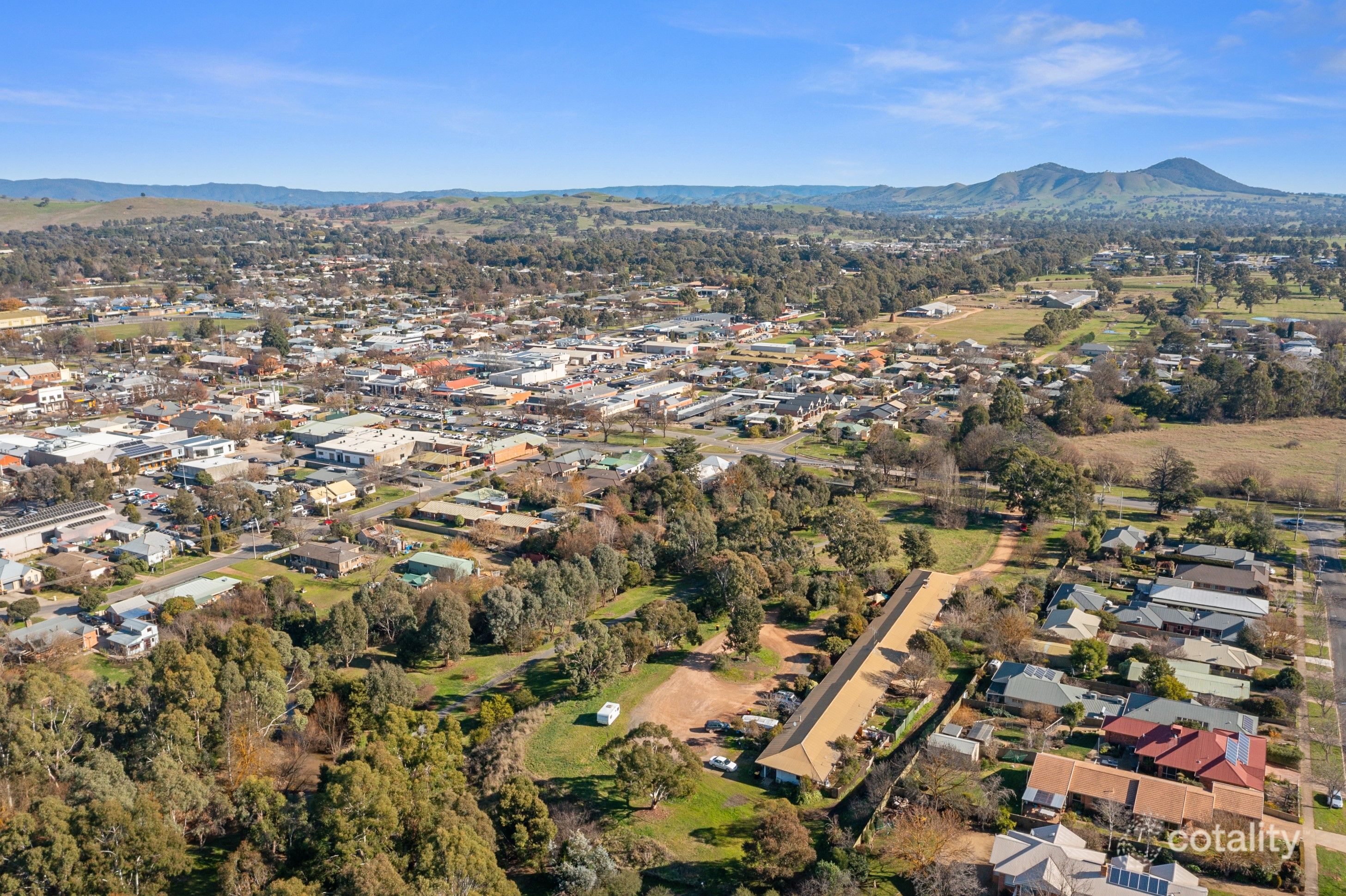 2/5 Midland Hwy, Mansfield, VIC 3722