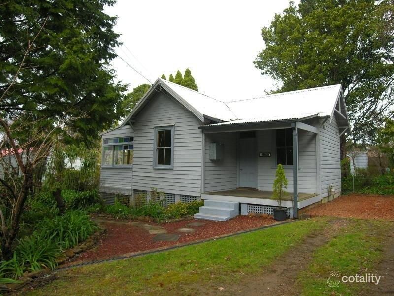 44 Armstrong St, Wentworth Falls, NSW 2782