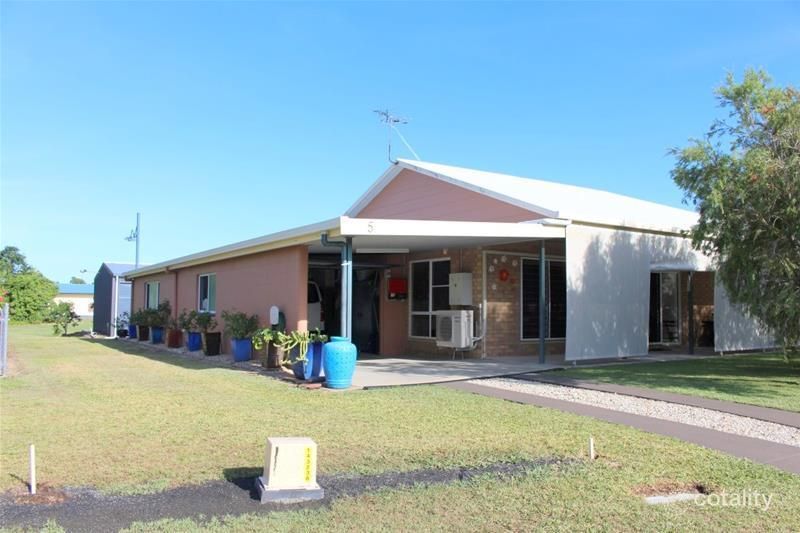 5 Bardon Cl, Kurrimine Beach, QLD 4871