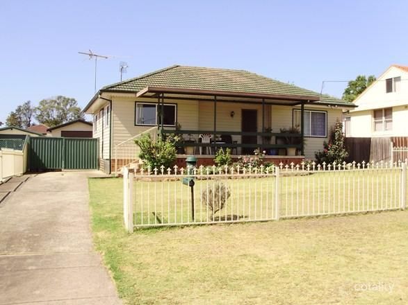 16 Dunrossil Ave, Casula, NSW 2170