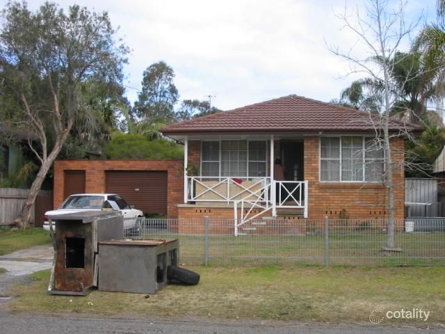 4 Black Swan St, Berkeley Vale, NSW 2261