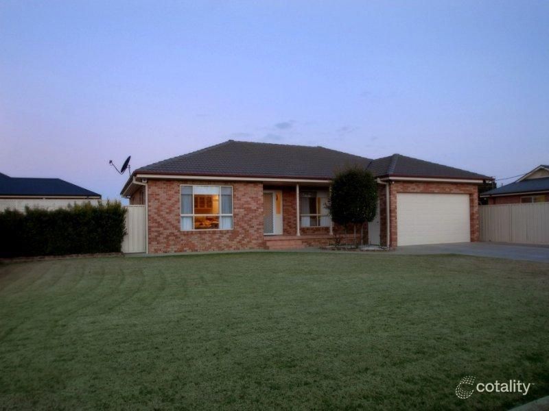 17 Club St, Hanwood, NSW 2680