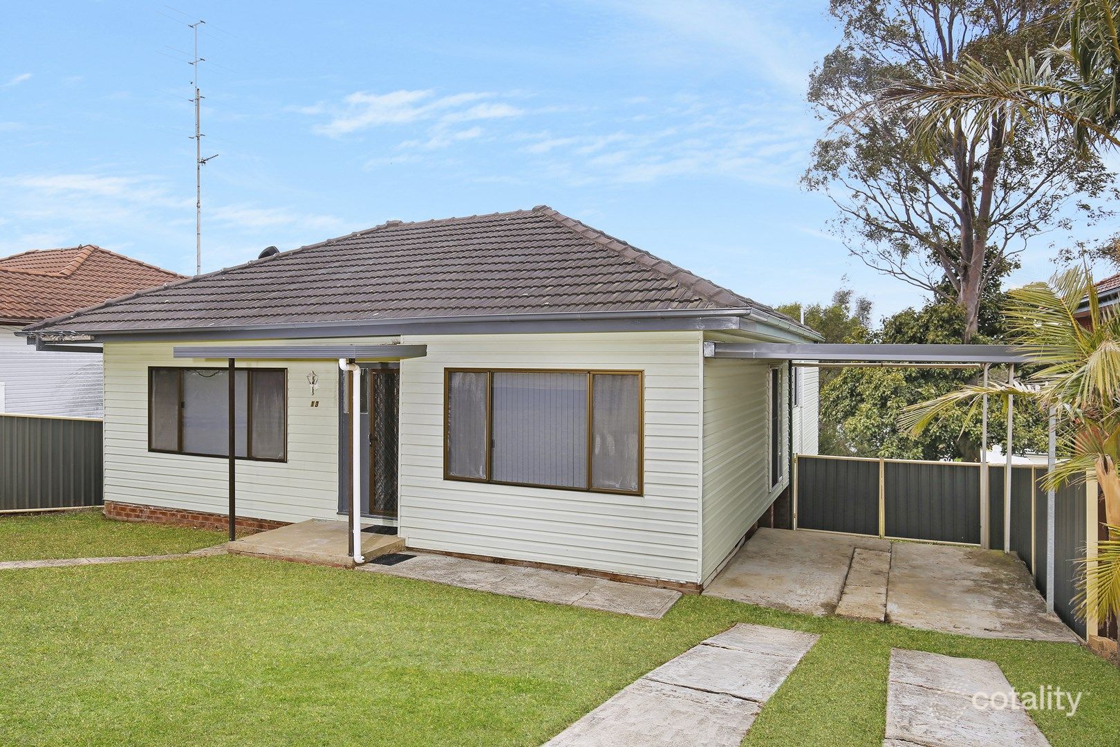 13 Beveles Ave, Unanderra, NSW 2526