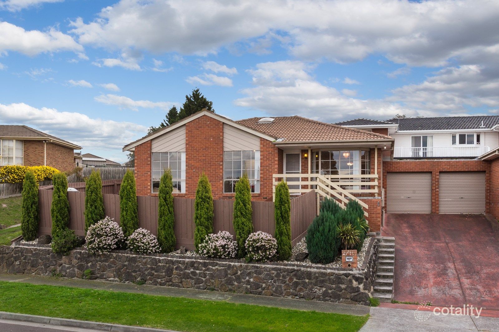 2/11 Lambert Ct, Endeavour Hills, VIC 3802