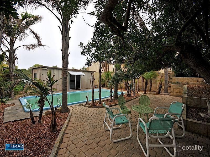 16 Whitfield Dr, Two Rocks, WA 6037