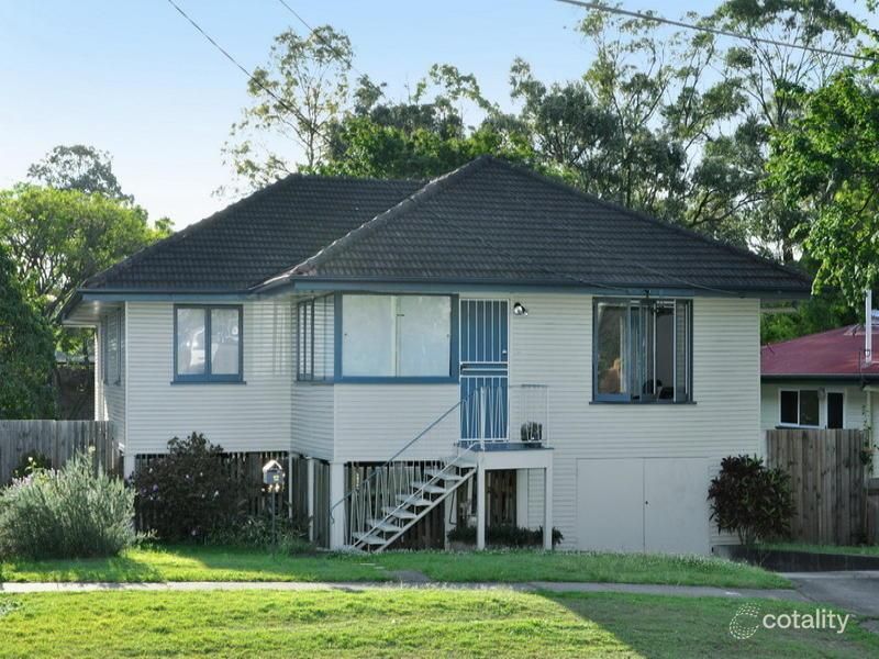 12 Falkirk St, Stafford Heights, QLD 4053