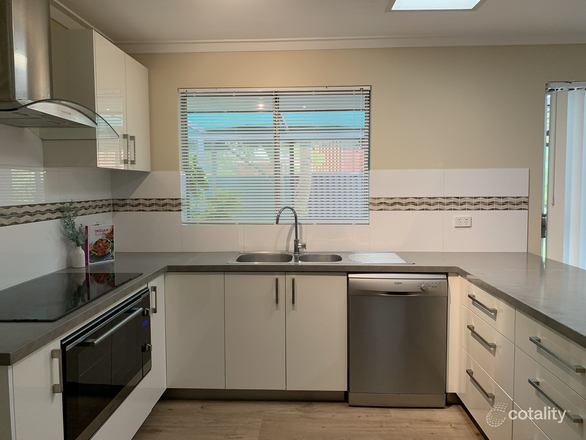 15 Larix Way, Forrestfield, WA 6058