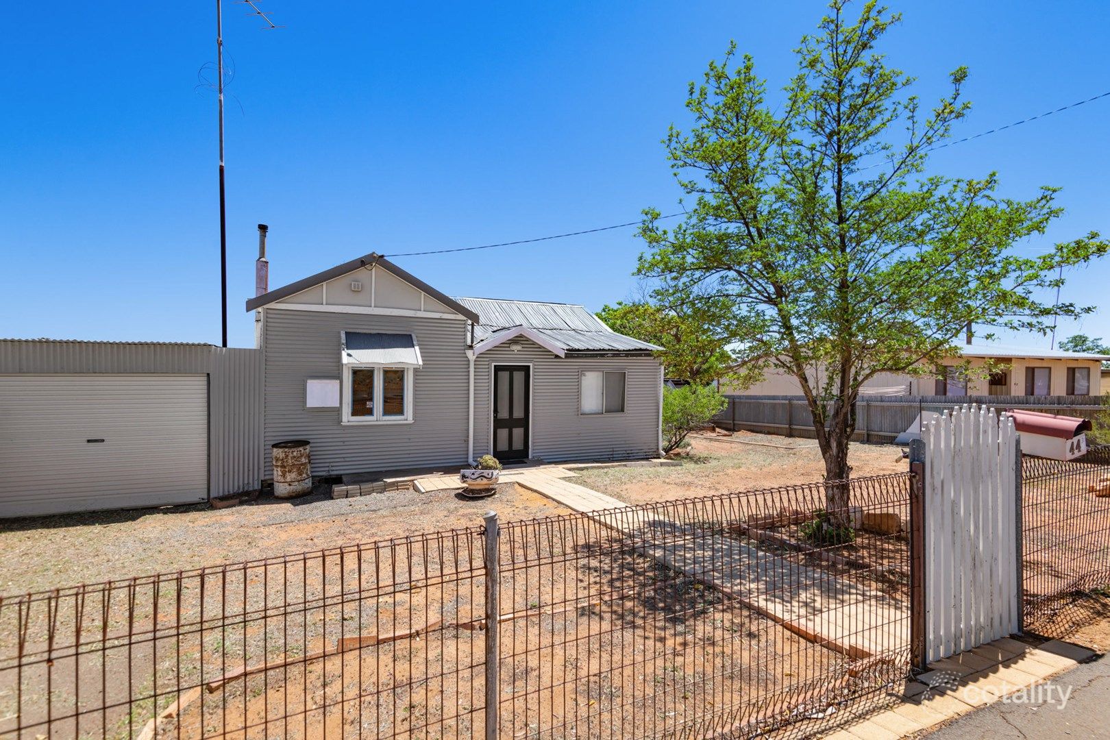 44 Woodward St, Coolgardie, WA 6429
