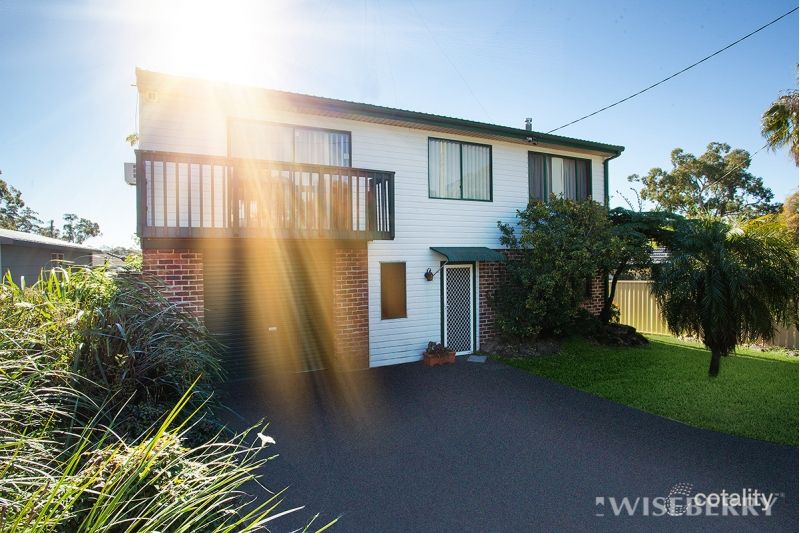 25 Gladys Ave, Berkeley Vale, NSW 2261