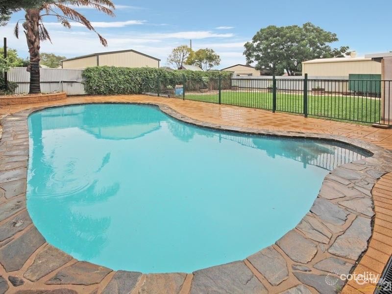 19 Chynoweth Ave, Hackham, SA 5163