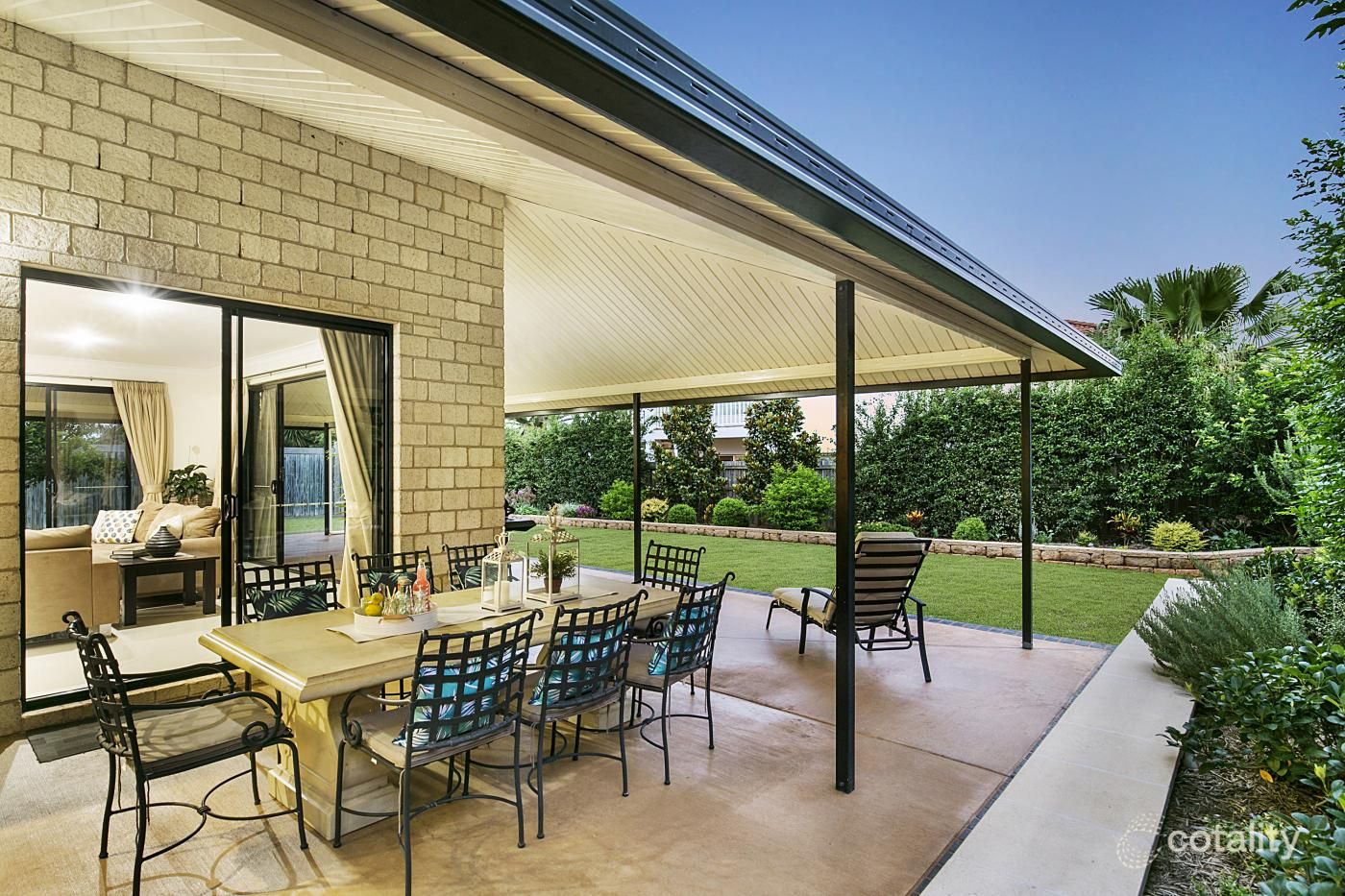 8 Melrose Ct, Redland Bay, QLD 4165