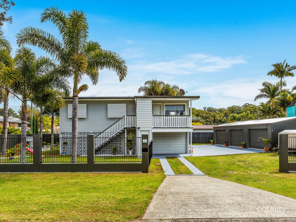 31 Lakes Dr, Tweed Heads West, NSW 2485