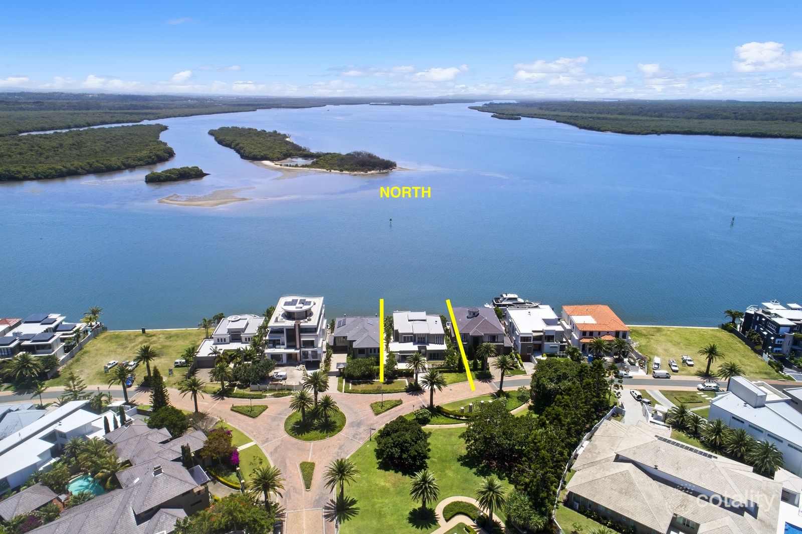 6 Knightsbridge Pde E, Paradise Point, QLD 4216