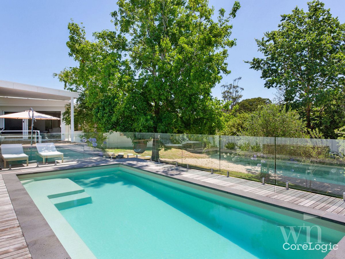 18 Dickinson Gr, Mount Martha, VIC 3934