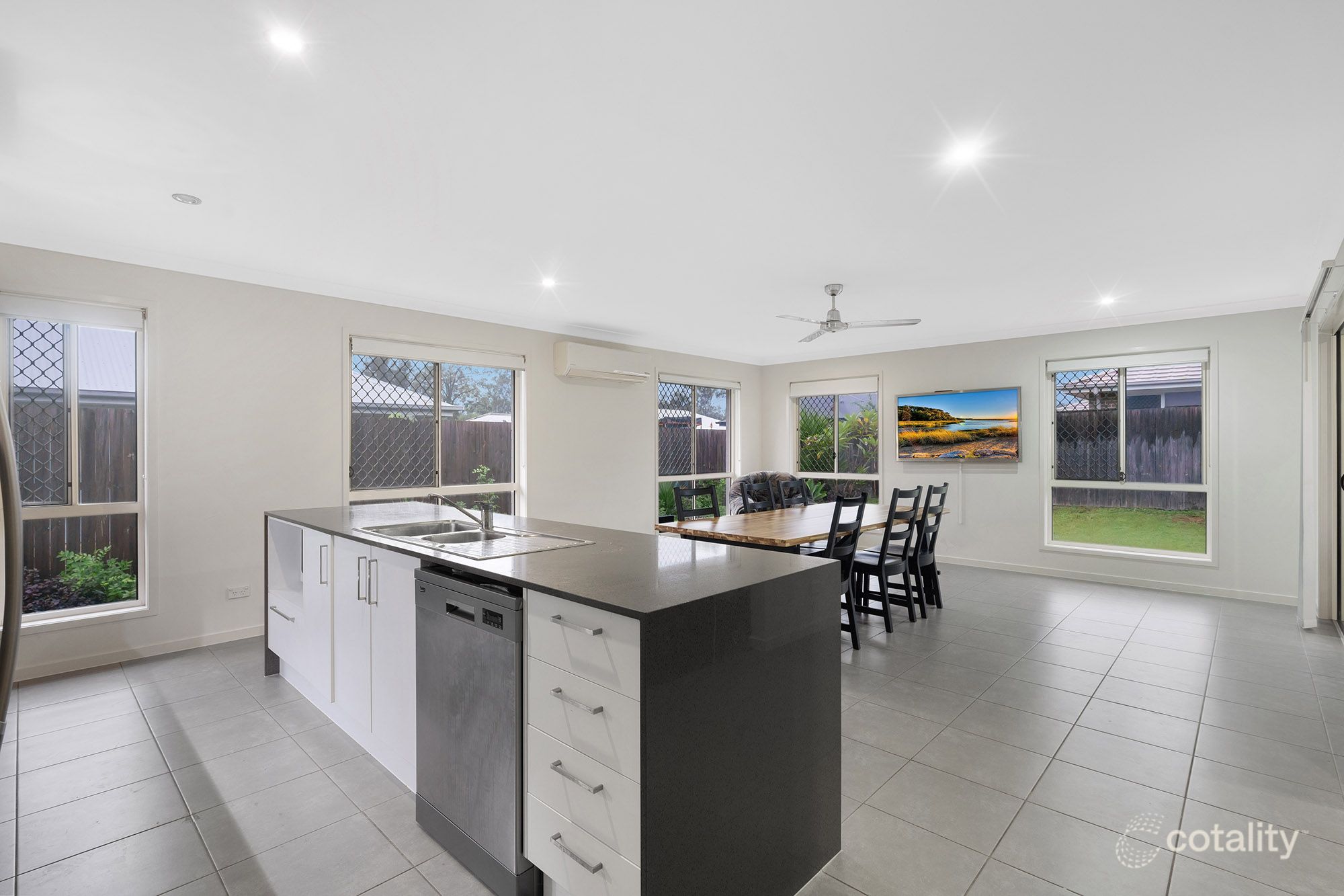 11 Songbird Cct, Flagstone, QLD 4280