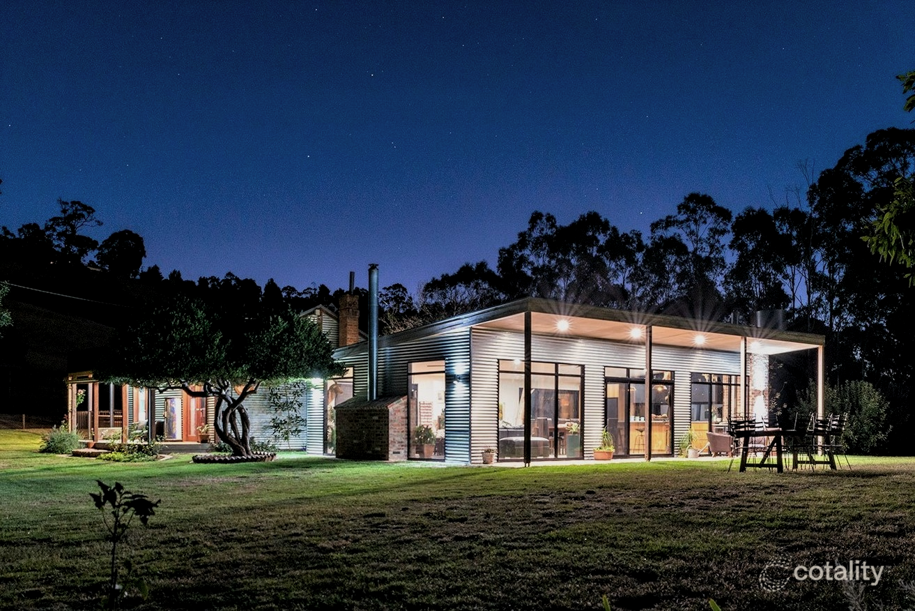 90 Jelleffs Outlet, Churchill, VIC 3842