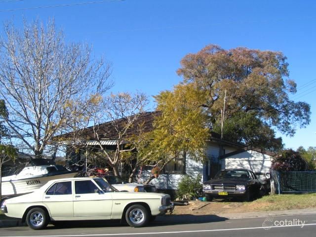 17 Staff Rd, Unanderra, NSW 2526