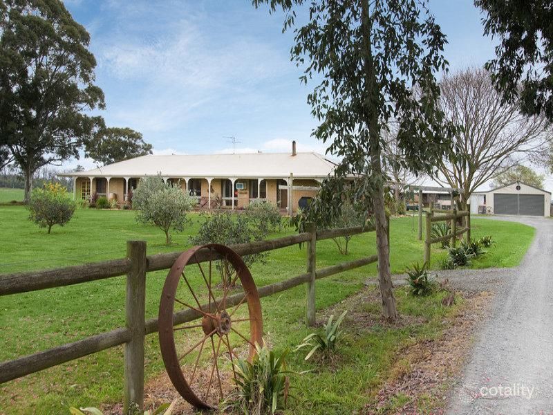 225 Fisher Rd, Drouin West, VIC 3818