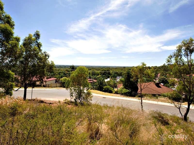11 Taronga Dr, Kelmscott, WA 6111