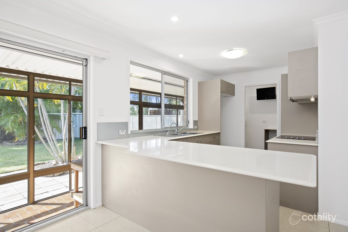 105 Hooker Bvd, Broadbeach Waters, QLD 4218