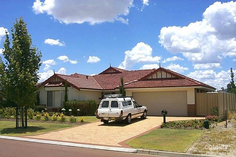 33 Roebuck Ave, Canning Vale, WA 6155
