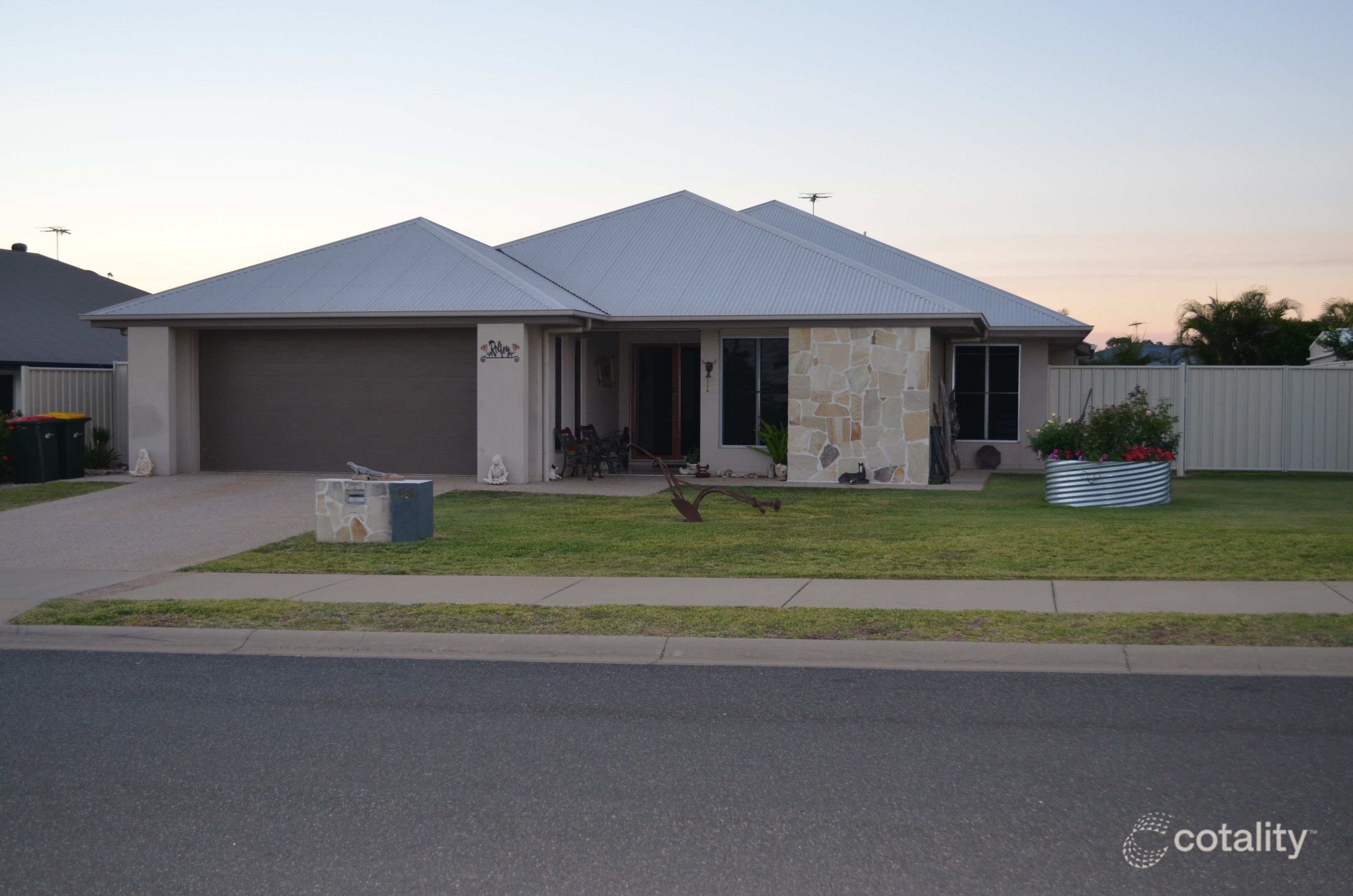 15 Saville St, Emerald, QLD 4720