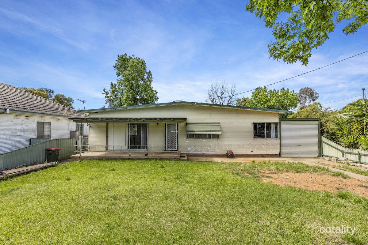 70 Tichborne Cres, Kooringal, NSW 2650
