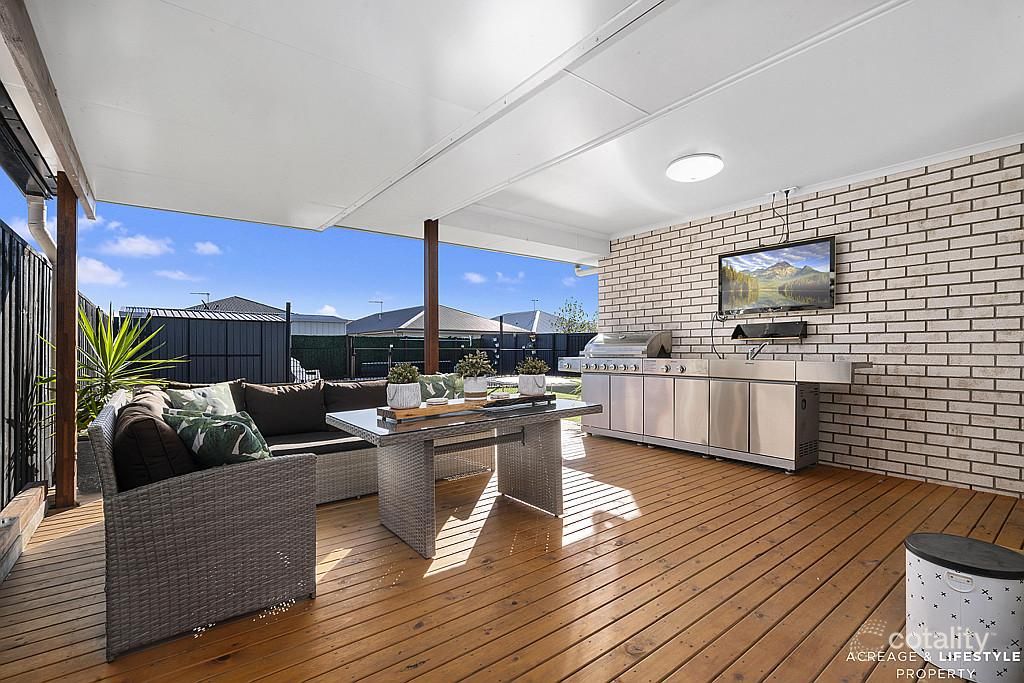 11 Grasstree Pl, Ningi, QLD 4511
