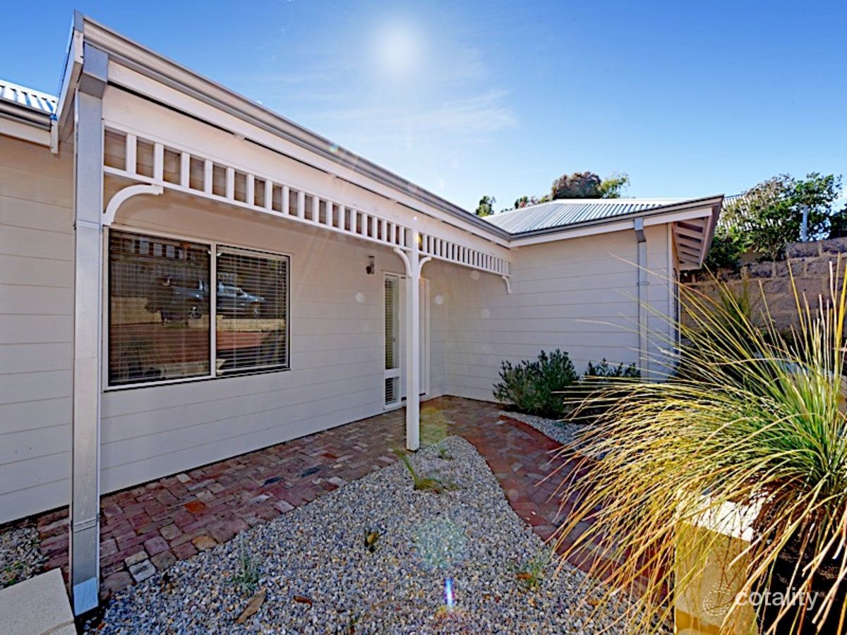 32a Samson St, White Gum Valley, WA 6162