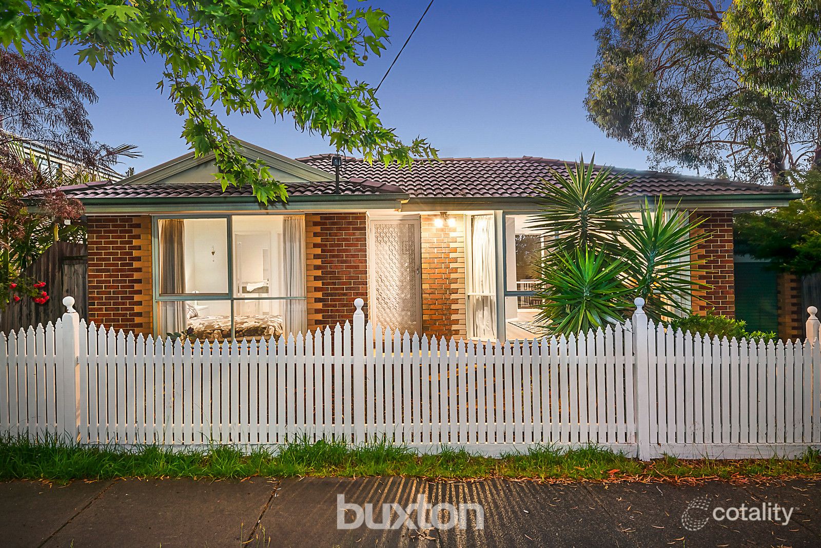 2 Albany Rd, Oakleigh East, VIC 3166