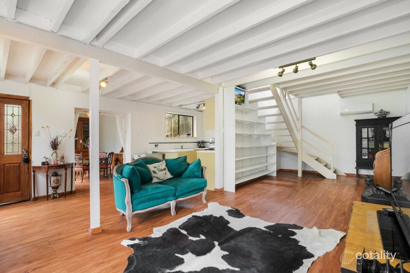 12 Stonehenge St, Chapel Hill, QLD 4069