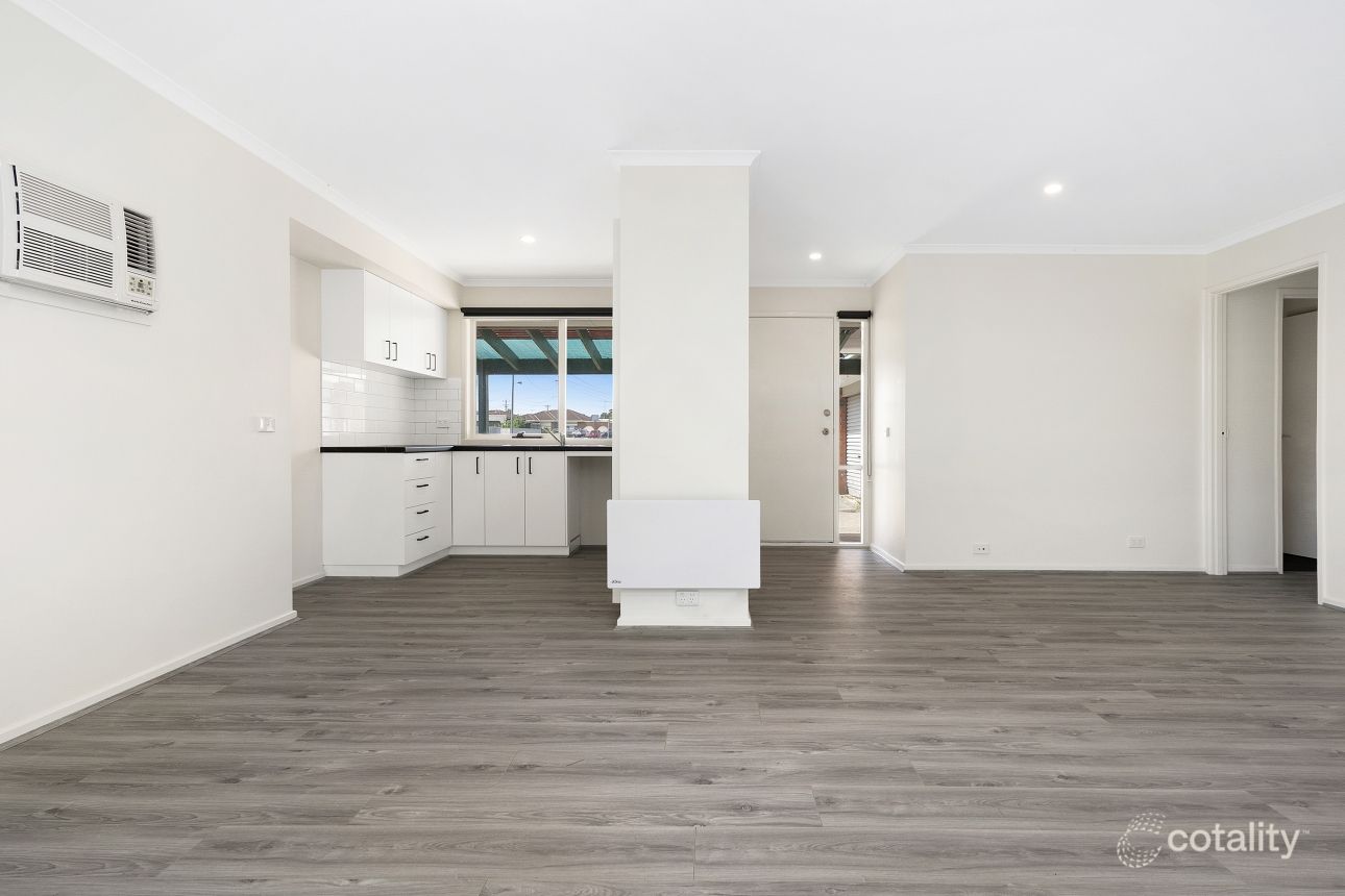 2/2 Nanworen Cres, Bell Park, VIC 3215