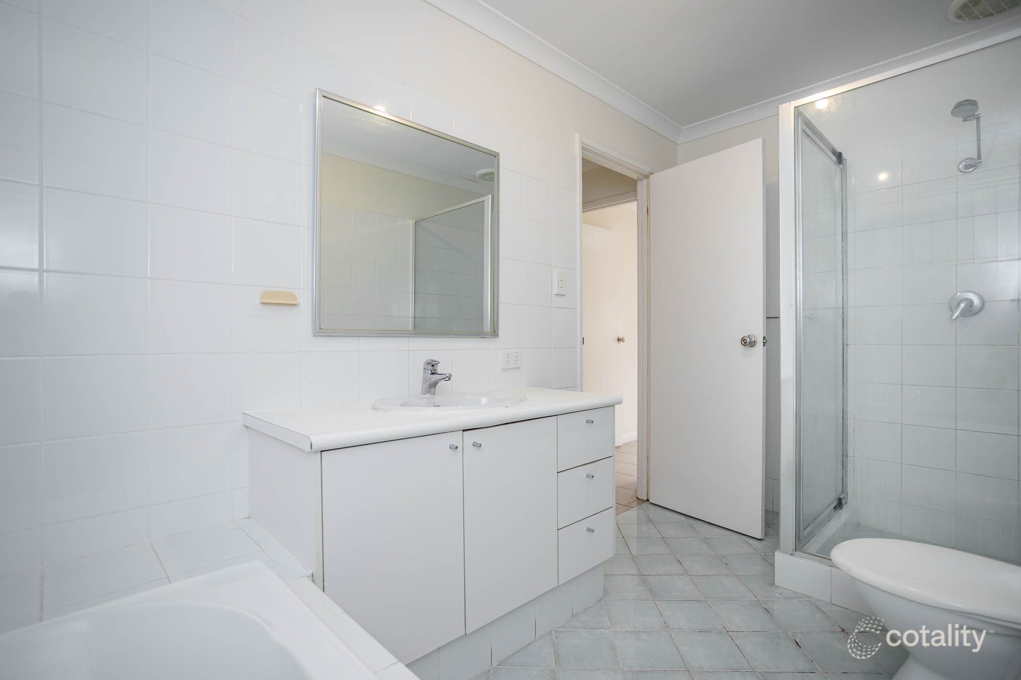32/135 Challis Rd, Seville Grove, WA 6112