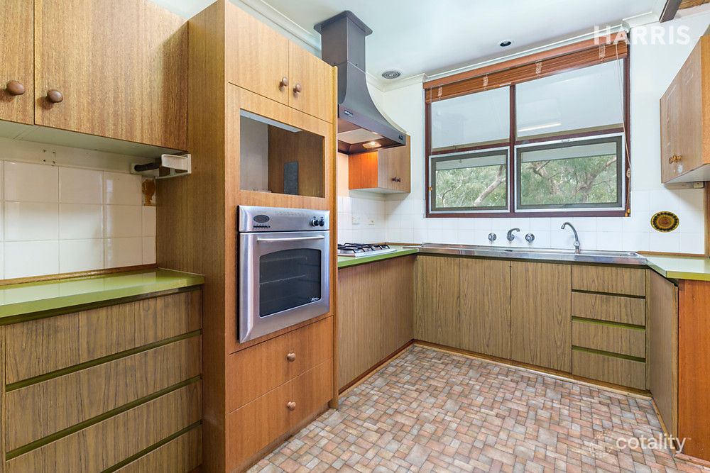 5 Douglas St, Eden Hills, SA 5050