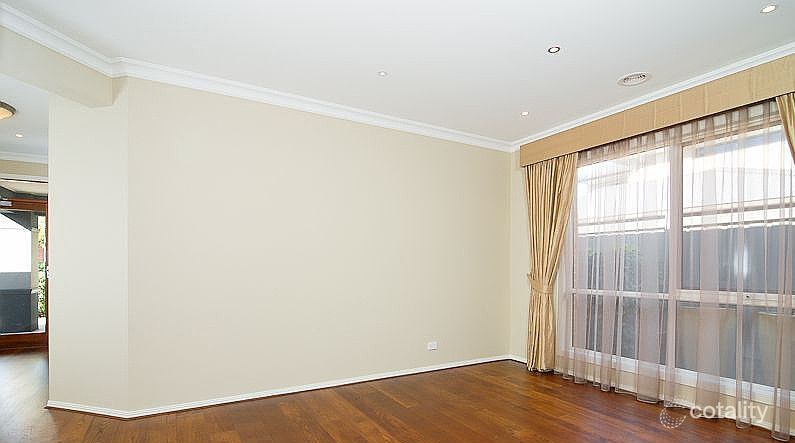 8 Nature Cct, Cranbourne North, VIC 3977