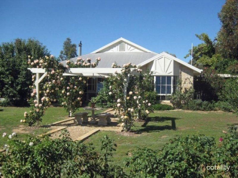 191 Yundool Rd, St James, VIC 3727