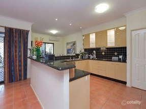 68 Sinnamon Rd, Sinnamon Park, QLD 4073