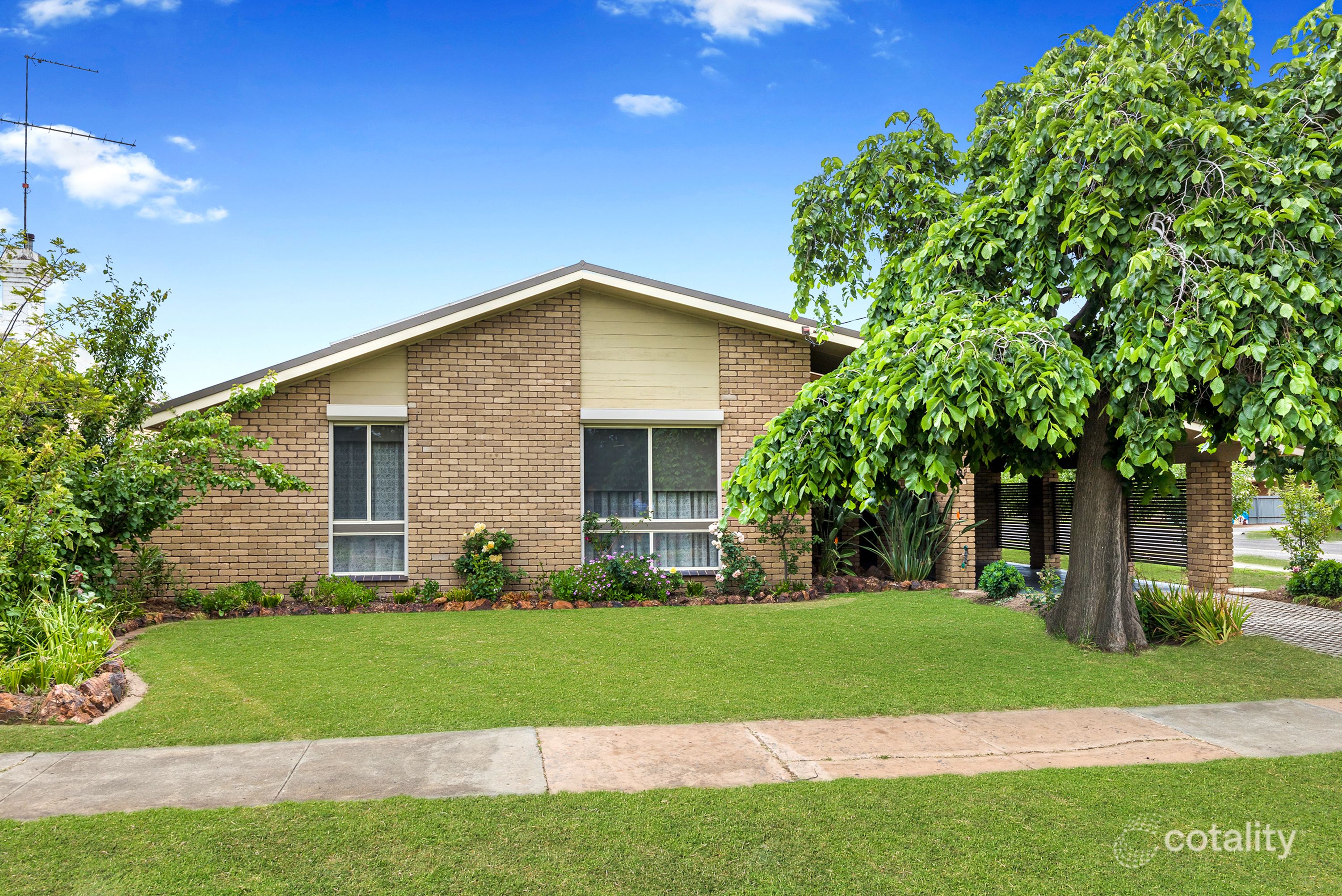 21 Armstrong St, Charlton, VIC 3525