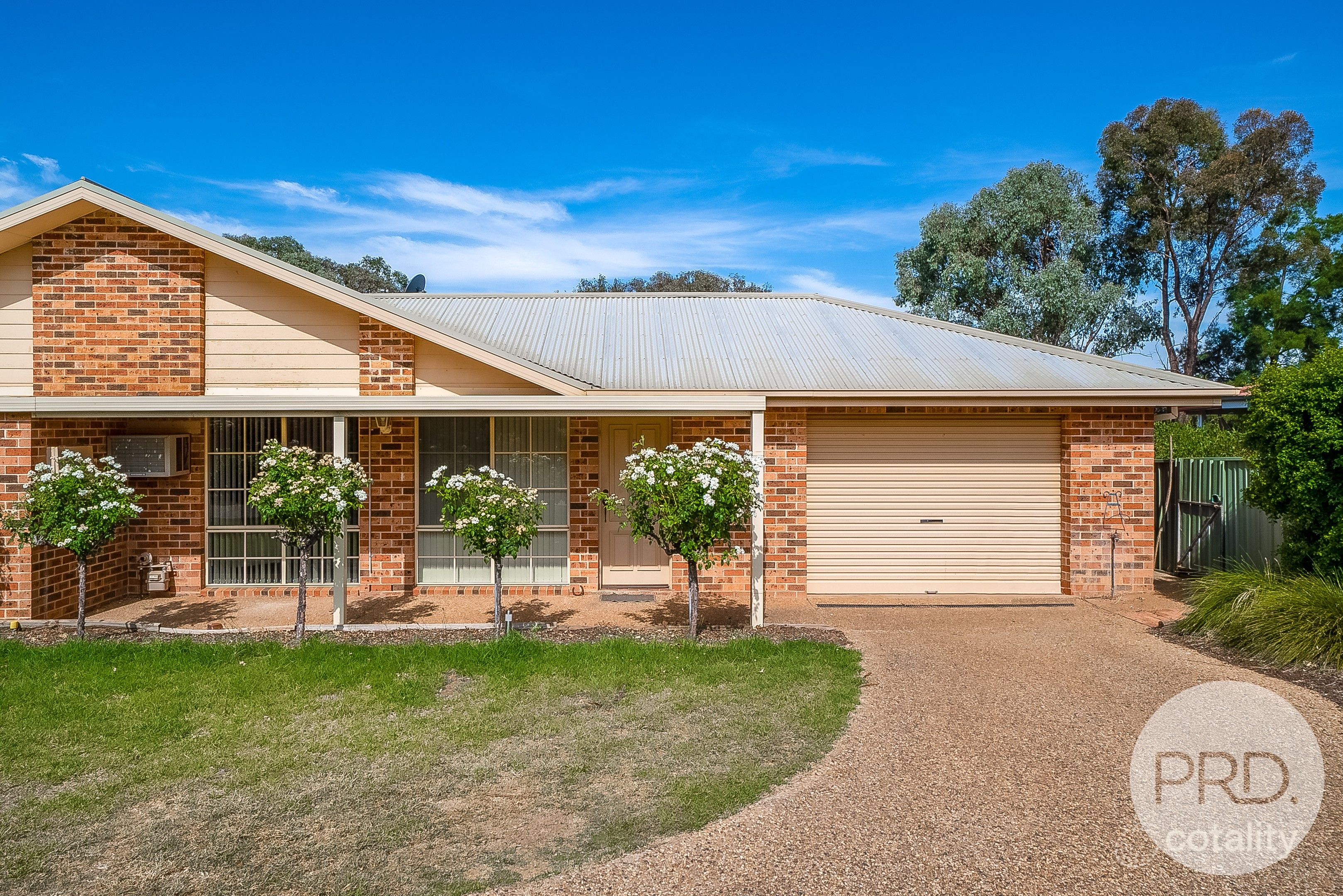 2/8 Canola Pl, Estella, NSW 2650