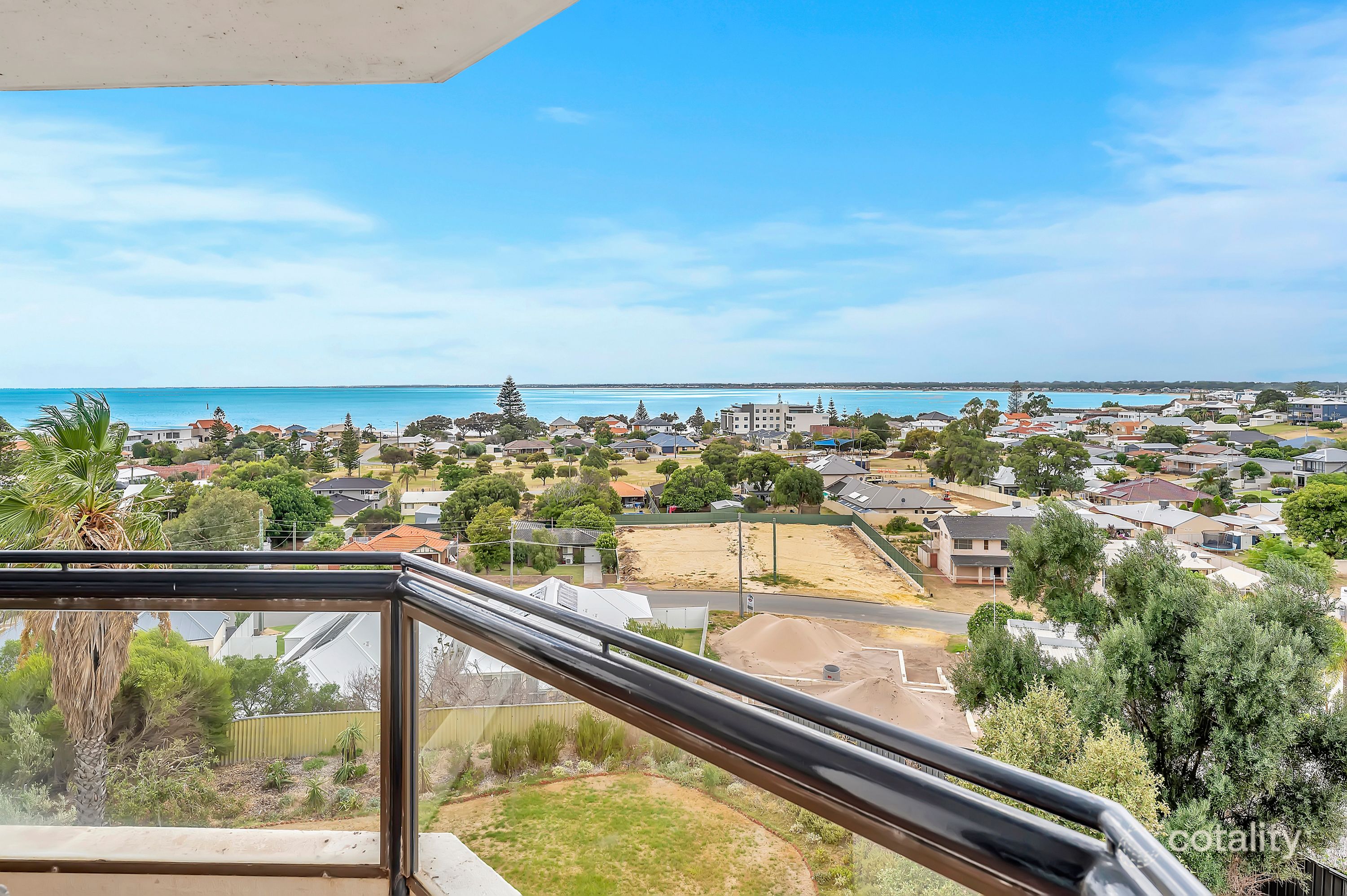 18/6a Valley Rd, Halls Head, WA 6210