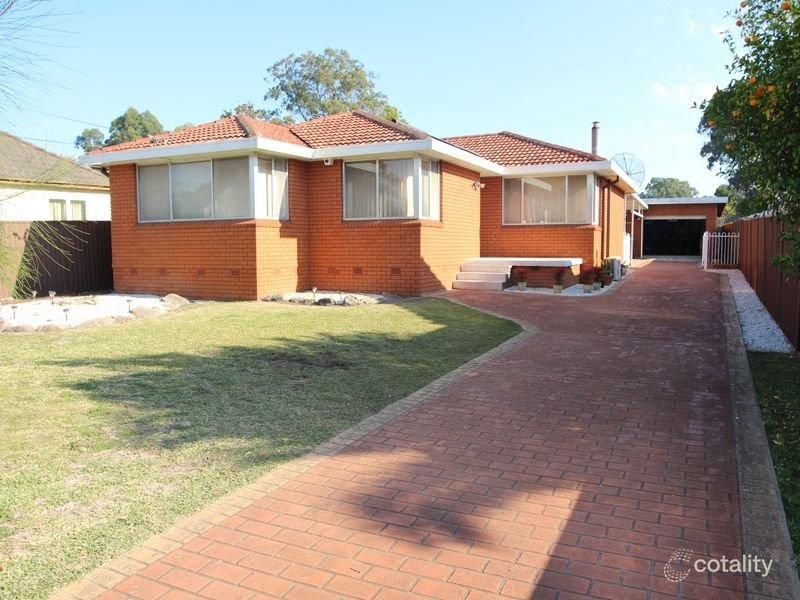 11 Myee Rd, Macquarie Fields, NSW 2564