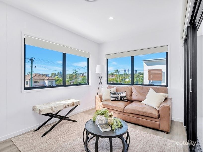 4/130 Eugaree St, Southport, QLD 4215